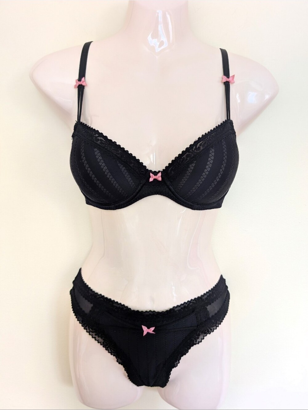 Betsey Johnson Vintage Bra And Thong Underwear Set 32B Small Black